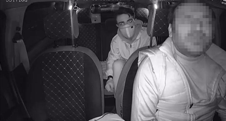 Takside dehşet kamerada! Soğukta bekleyip üşümesin diye aldığı yolcu kabusu yaşattı G3