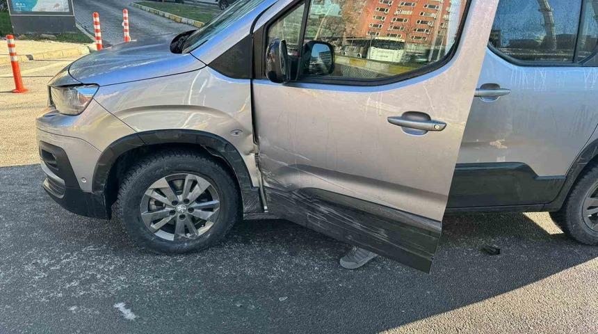 Zonguldak’ta iki otomobil çarpıştı