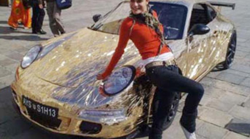 Bu da kartondan Porsche