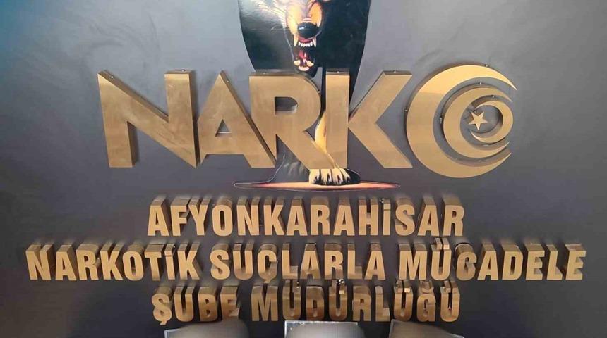 Uyuşturucu ile yakalanan 2 kişi gözaltına alındı