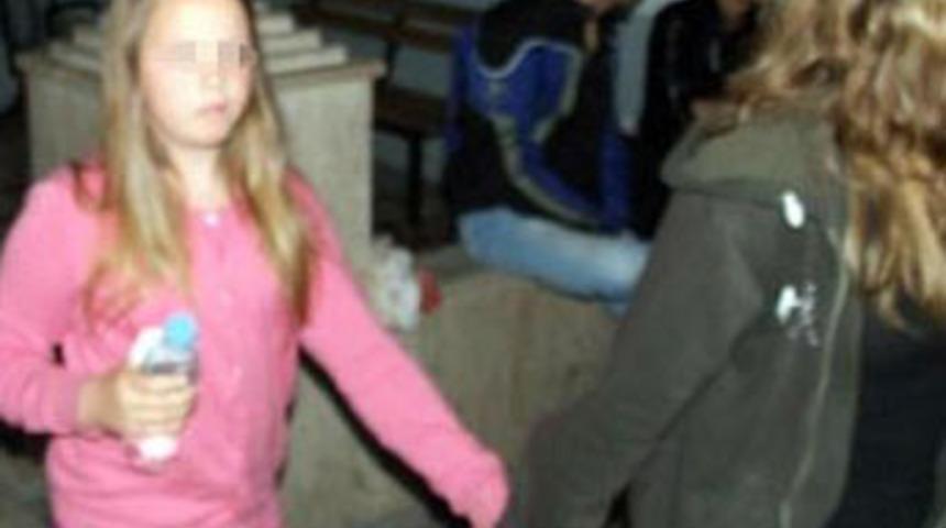 Turistten k&uuml;&ccedil;&uuml;k kıza taciz