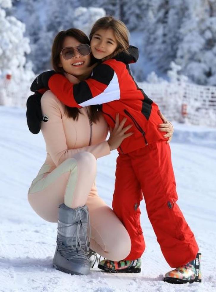 Nefise Karatay yıllara meydan okuyor! Kızı Maya ile kayakta pozlarına yorum yağdı G1