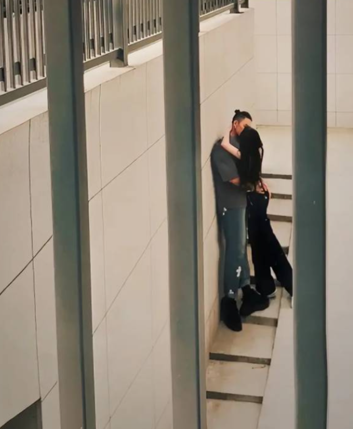 En yakın arkadaşı ve karısının ihanetini görünce intikam almak istedi! O anları kaydederek sosyal medyadan paylaştı... Gündem yaratmayı başardı G2