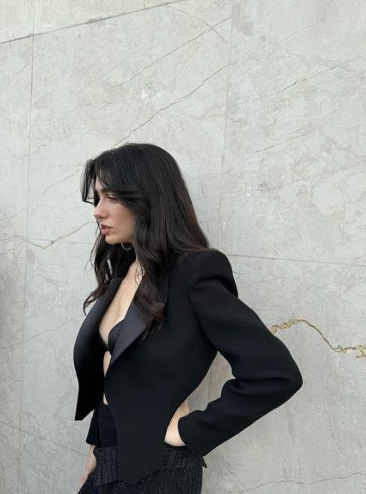 İnci Taneleri'nin Dilber'i Hazar Ergüçlü'den eleştirilere bomba gönderme! "Neyden rahatsız olduysanız..." G5