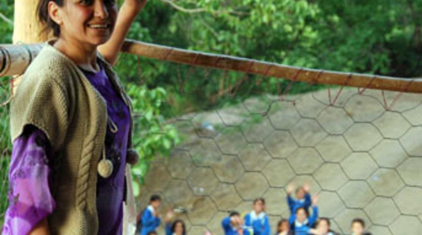 Sınırda "sınır" tanımayan &ouml;ğretmen...