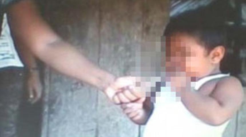 2 yaşında sigara bağımlısı!