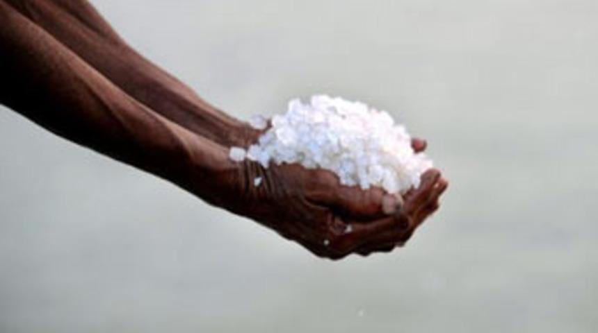 Bir avu&ccedil; tuz i&ccedil;in ge&ccedil;en bir g&uuml;n