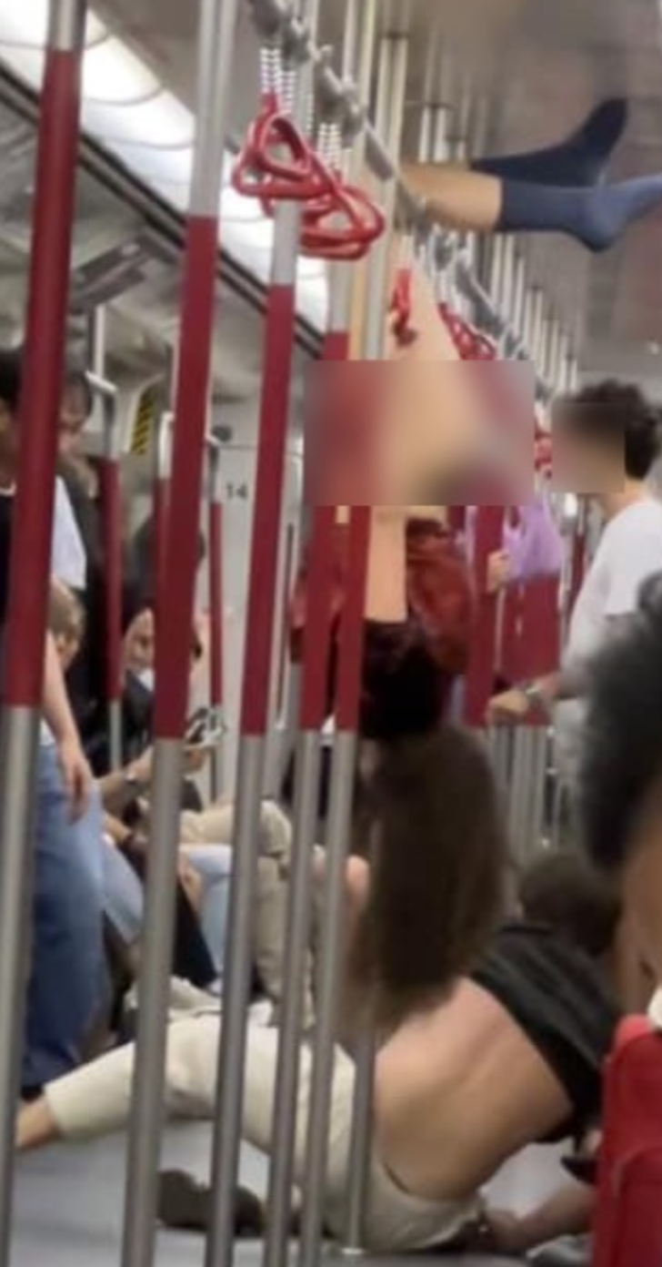 Bir gören bir daha baktı! Trende demirlere yaslanıp baş aşağı asılı kaldı... "Bunu neden yapmış ki?" G1