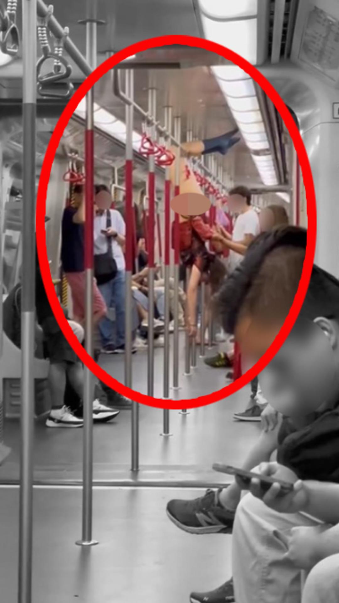 Bir g&ouml;ren bir daha baktı! Trende demirlere yaslanıp baş aşağı asılı kaldı... "Bunu neden yapmış ki?"