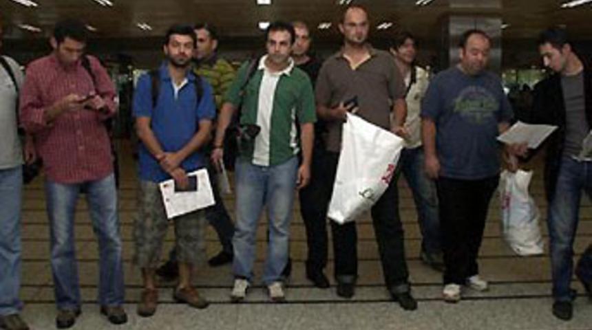 Panik odasına saklanıp kurtuldular