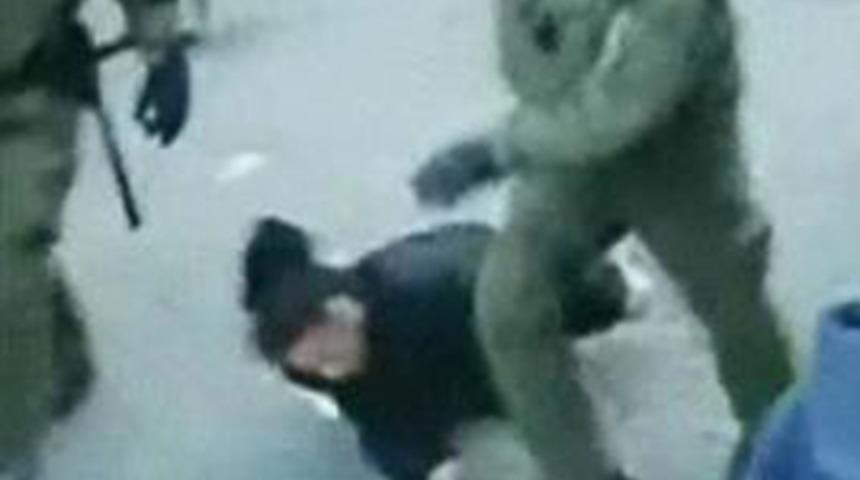 D&uuml;nya bu tekmeyi konuşuyor