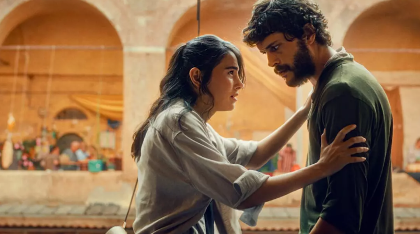 Başrollerini Alperen Duymaz ve Funda Eryiğit'in paylaştığı 'Kül' filminden ilk sahne paylaşıldı! "Geliyor gelmekte olan"