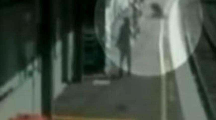 İnanılmaz kurtuluş saniye saniye kamerada