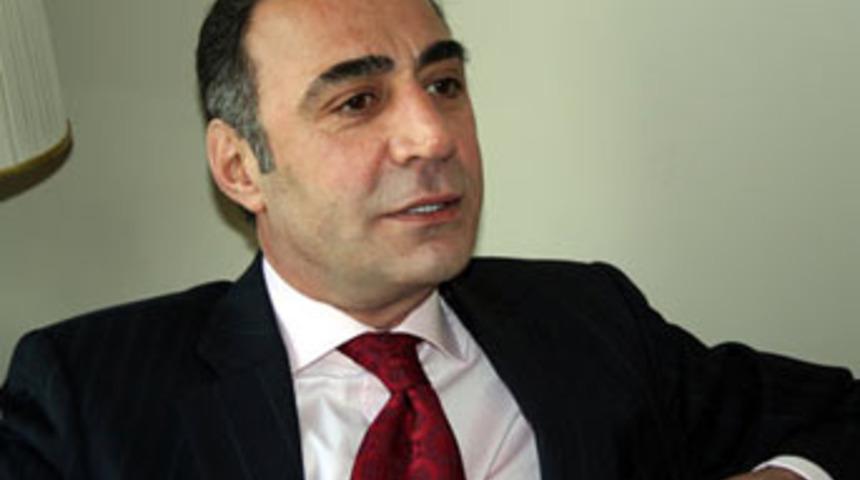 Şimşek ateş püskürdü