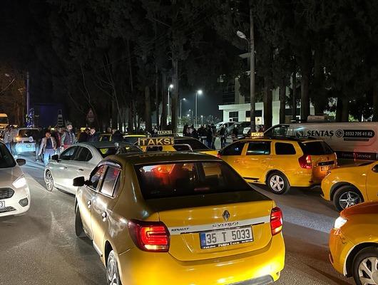 Bir şehir dün gece uyumadı! 250 taksi konvoy oluşturdu: Oğuz Erge'nin arkadaşları alkışlarla protesto etti