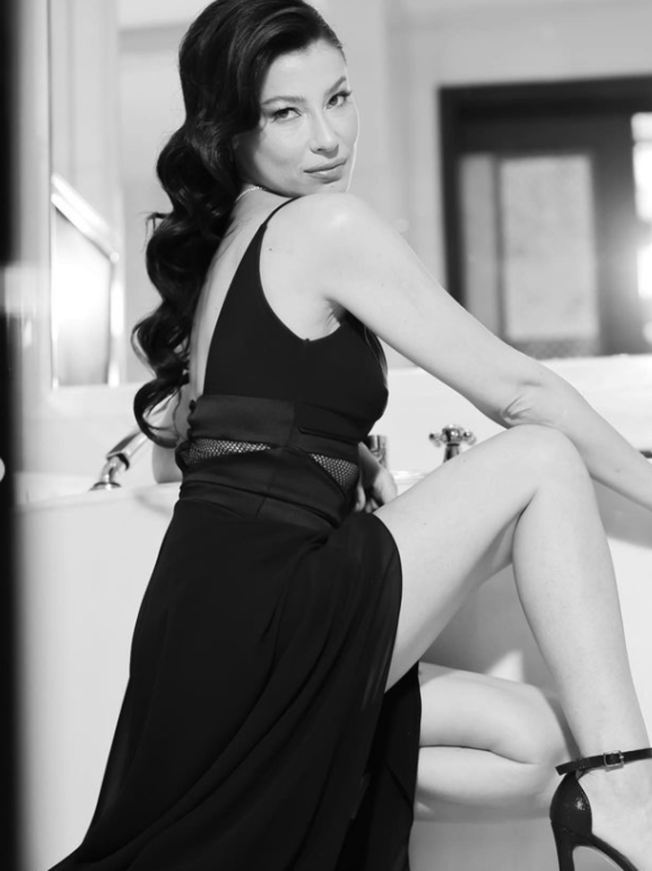 Kızılcık Şerbeti'nin Alev'i Müjde Uzman banyo pozlarıyla olay oldu! Yorum yağdı  G4