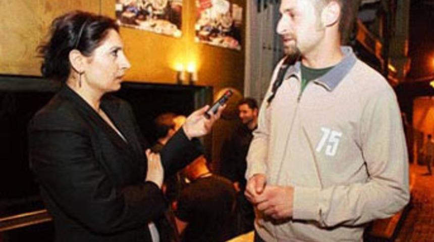 Babasının adaylığını otob&uuml;ste &ouml;ğrendi