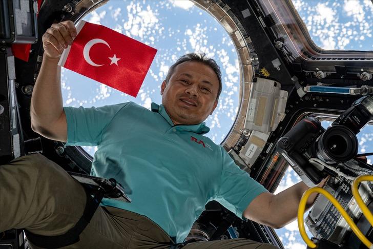 Dünya'ya dönüşü bir kez daha ertelendi! Türkiye'nin ilk astronotu Alper Gezeravcı'dan yeni mesaj G3