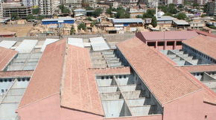 "Taş atan &ccedil;ocuklar" isyan etti!