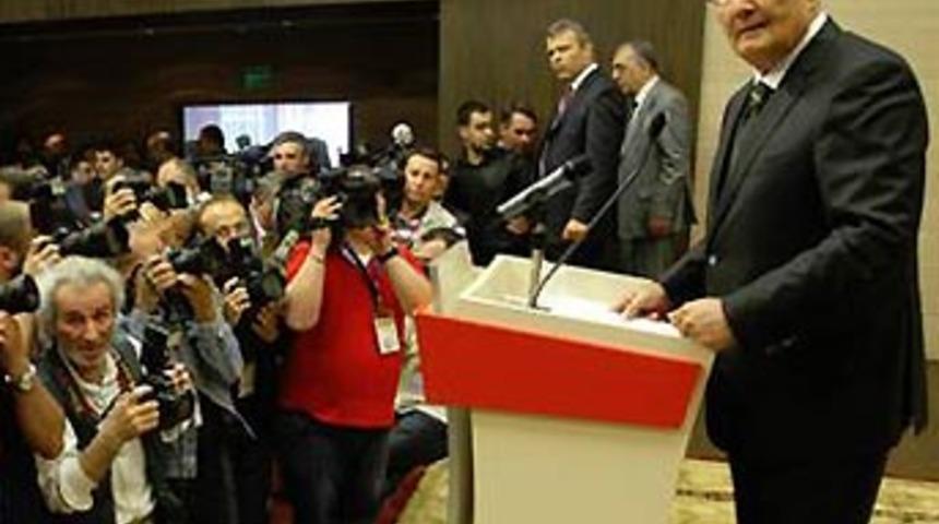 İstifayı &ouml;nce TV duyurunca Baykal şaşırdı