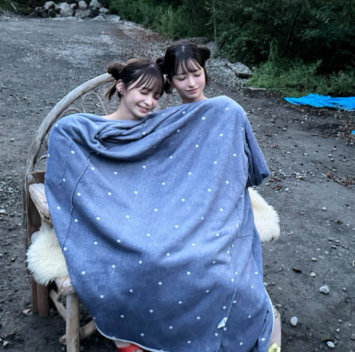 Kimisi 'yapay zeka' kimisi ise 'gerçek' dedi! İkiz kardeşlerin güzelliği görenleri büyüledi... Sosyal medya onları konuşuyor G3