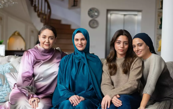 Öpüşme krizi yaşandığı iddia edilmişti... Kızılcık Şerbeti Doğukan Güngör'den kafaları karıştıran Sıla Türkoğlu hamlesi! G3