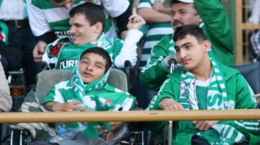 V&uuml;cudu cam gibi kırılıyor