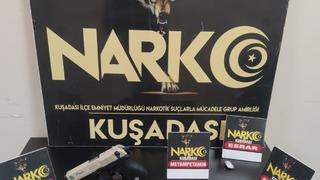 Kuşadası’nda yakalanan iki şahıstan uyuşturucu ele geçirildi