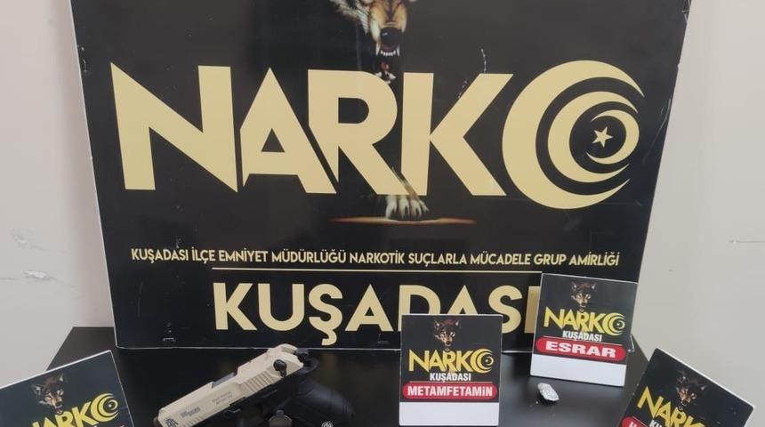 Kuşadası’nda yakalanan iki şahıstan uyuşturucu ele geçirildi