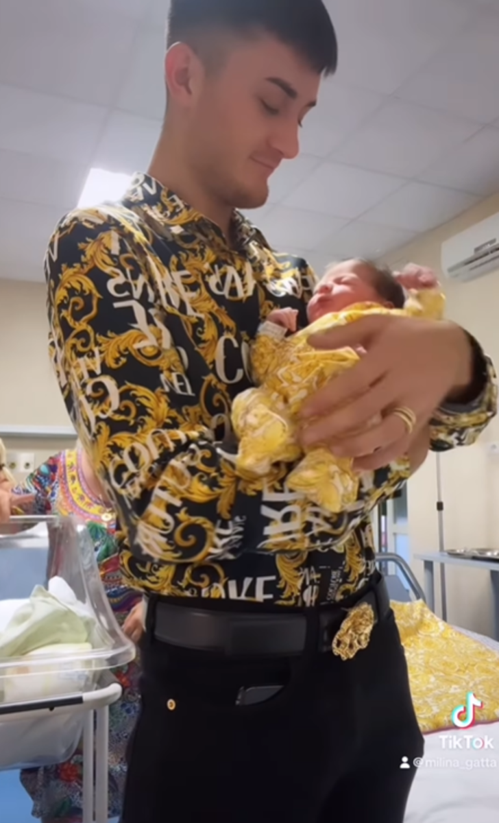 Kendisi 77 kocası 19 yaşında! TikTok'ta gündem yaratan hamilelik videosu... Bebeklerini göstererek viral oldular G2