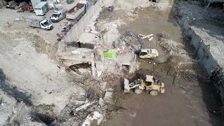 6 Şubat'ta yerle bir olan binalar çökmemiş(!) Rönesans Rezidans'ın müteahhidinden akılalmaz sözler G1