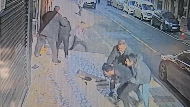 Kuyumcuyu soymaya çalıştılar yakalanınca 'evleneceğiz, paramız yok' dediler! Dükkan sahibi inanamadı: Kız öyle atletik ki... G4