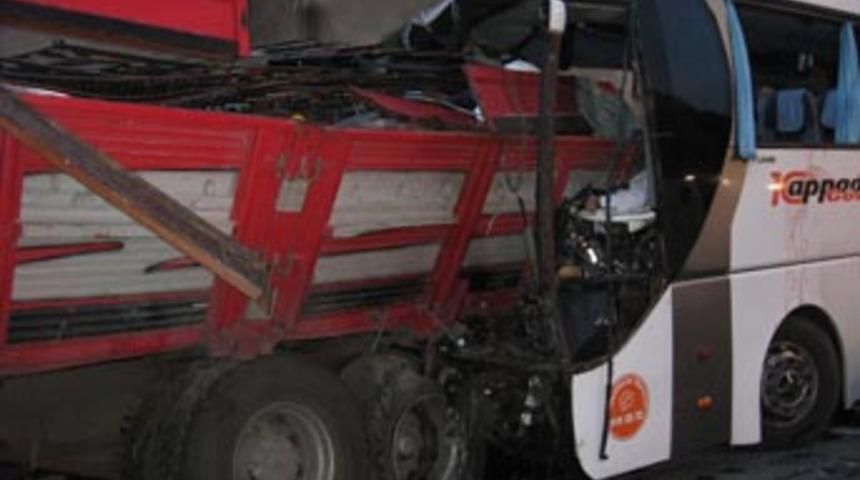 Bolu Dağı'nda kaza: 6 &ouml;l&uuml;