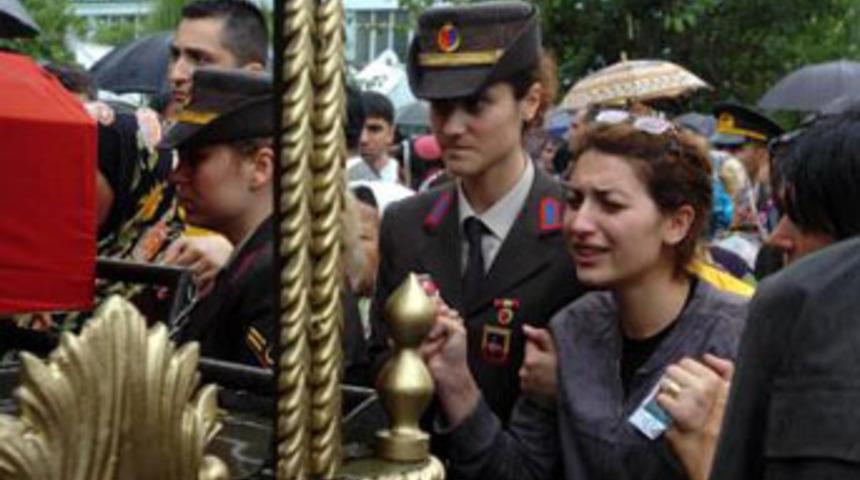 Kardelen Elif'ten tokat gibi s&ouml;zler