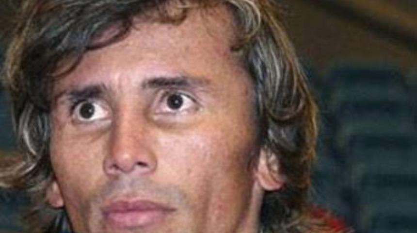 D&uuml;nya boks şampiyonu kendini astı