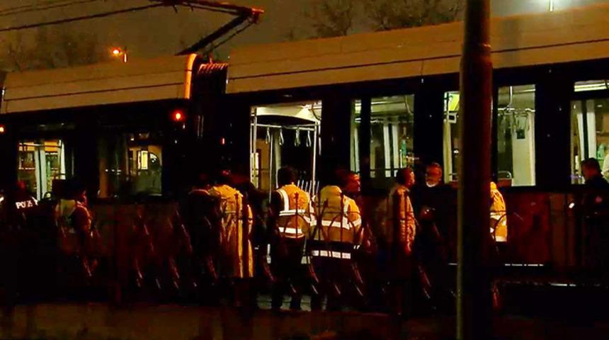 Zeytinburnu'nda iki tramvay çarpıştı seferler durdu! Kazada makinist yaralandı