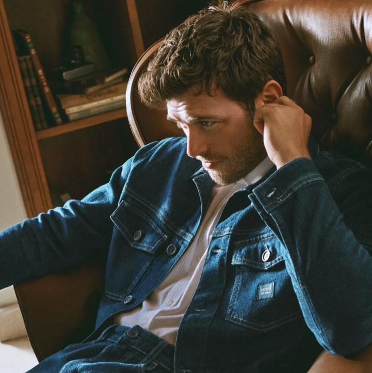 Aile'nin yıldızı Kıvanç Tatlıtuğ'un abisini görenler şaşkınlığını gizleyemedi! "Bu kadar mı benzemez" G4