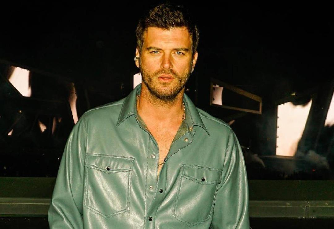 Aile'nin yıldızı Kıvan&ccedil; Tatlıtuğ'un abisini g&ouml;renler şaşkınlığını gizleyemedi! "Bu kadar mı benzemez"