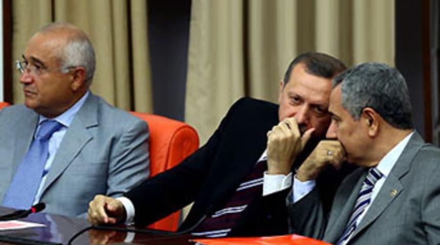 Arın&ccedil;: Sağda &Ccedil;i&ccedil;ek var, ben soldayım