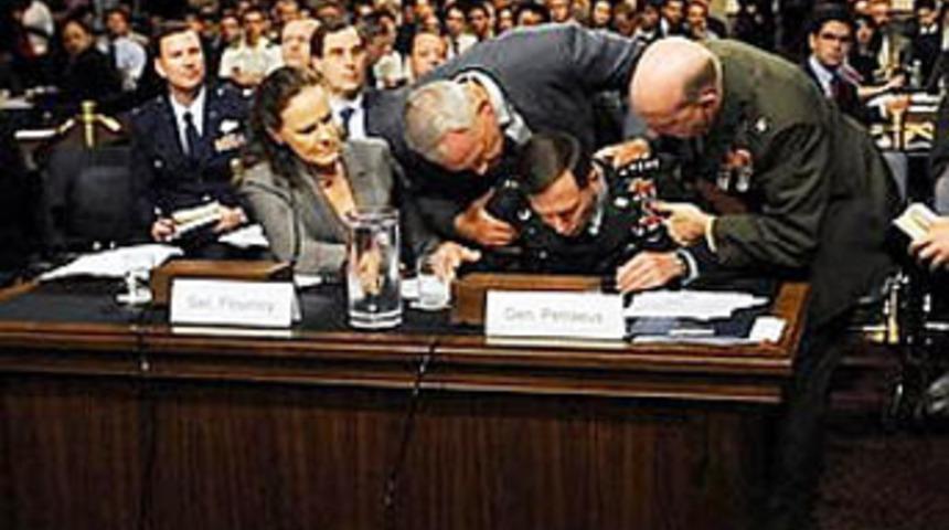 &Ccedil;uvalcı general bayıldı