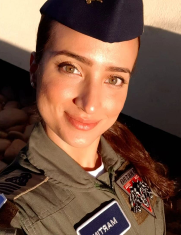 'Dünyanın en göz alıcı savaş pilotuyum' dedi! İstifa edip kariyerini değiştirdi... "Kainat Güzeli olmak istiyorum" G3