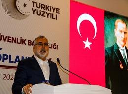 Vedat Işıkhan'dan SGK için dikkat çeken sözler! 'Gıptayla bakılan bir Sosyal Güvenlik Sistemi'ni yönetiyoruz'