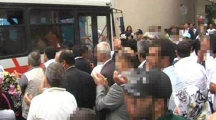 Kalleşler alkışlarla karşılandı!