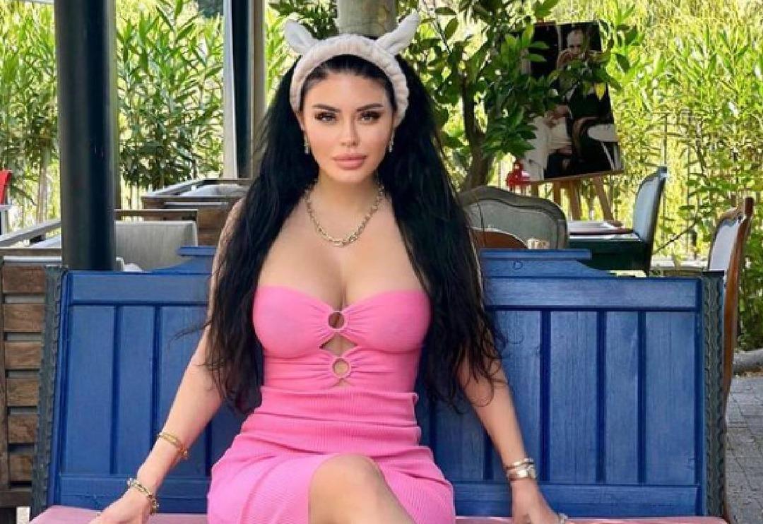 Ebru Polat'ın pavyon dansı tepki &ccedil;ekti! Sosyal medyada yorum yağdı