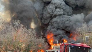 Kocaeli'de büyük fabrika yangını! İstanbul'dan da ekip sevk edildi... Gözyaşlarına hakim olamadılar! Havadan görüntülendi