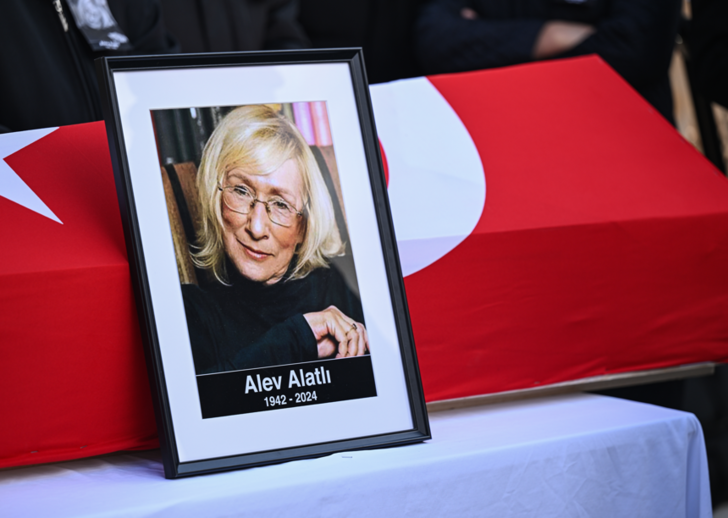 Yazar Alev Alatlı son yolculuğuna uğurlandı! Cenaze törenine Cumhurbaşkanı Recep Tayyip Erdoğan da katıldı G3