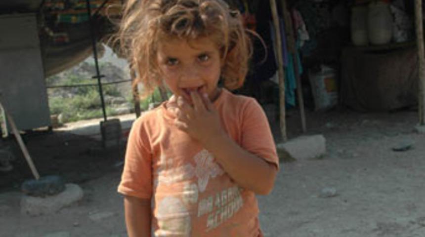 Babam 3 karı aldı ama bize ayakkabı almıyor!