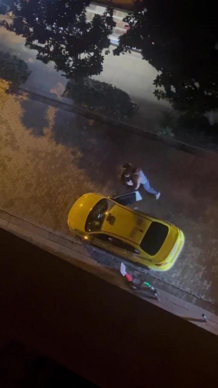 Kadını kolundan tutup zorla taksiye bindirmeye çalıştı! Yer: Kadıköy...  G2