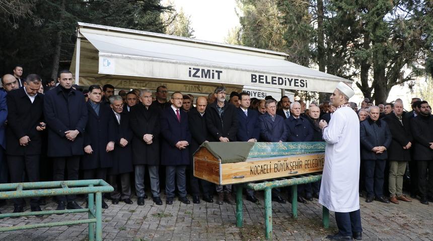 Meral Akşener'in ablası son yolculuğuna uğurlandı! Cenaze t&ouml;renine Ekrem İmamoğlu da katıldı