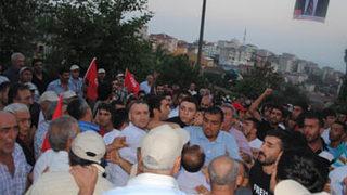 Berhan Şimşek'e taşlı ve yumurtalı protesto